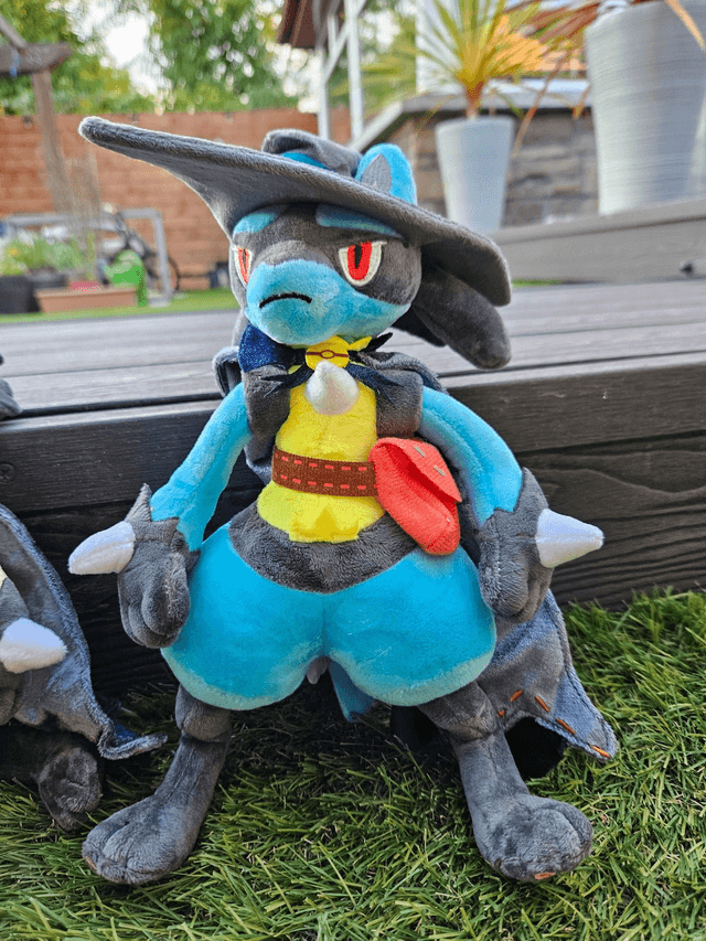 Lucario Plushie 25 cm